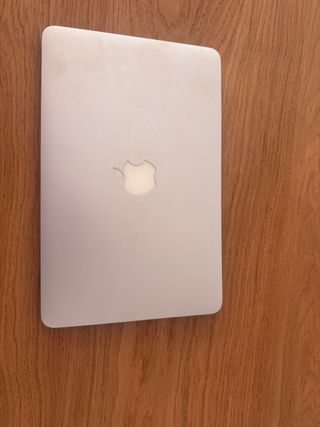MacBook Air 11 con caja y cargador