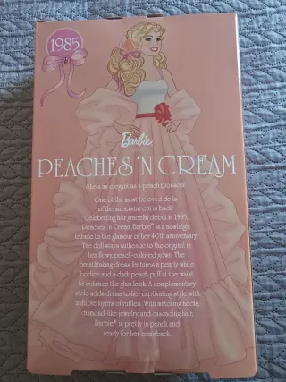 Riproduzione Barbie Signature Peaches 'n Cream