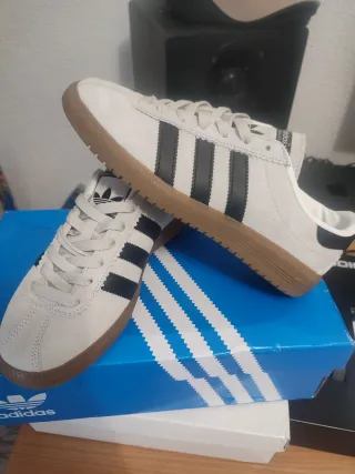 Zapatillas Adidas Beige y Negro