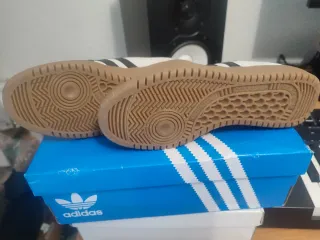 Zapatillas Adidas Beige y Negro