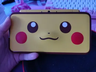 Nintendo 2DS Edizione Speciale Pikachu con giochi