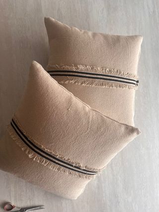 Cojín de lona 100% algodón beige y negro