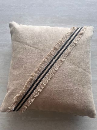 Cojín de lona 100% algodón beige y negro