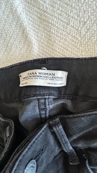 Jeans Zara negros rotos tiro alto T34