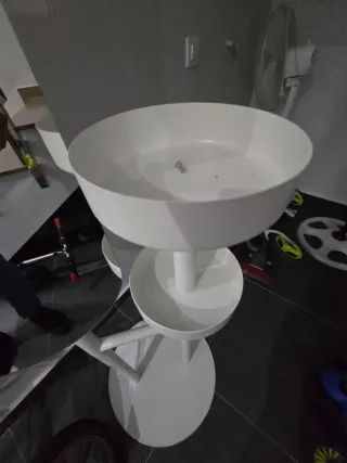 Perchero de pie con espejo ovalado