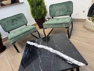 Butaca y mesa de mármol