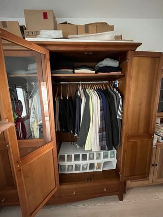 Armario Ropero Madera con Puertas de Cristal.