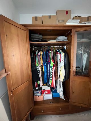 Armario Ropero Madera con Puertas de Cristal.