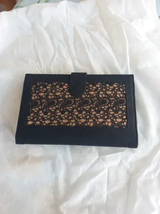 Bolso de fiesta negro y dorado, con cadena