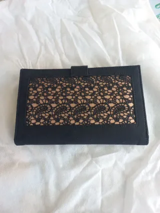 Bolso de fiesta negro y dorado, con cadena