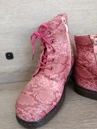 Botines K-Tinni con estampado de serpiente rosa 35