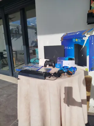 Consola PS4 Pro Nera + Giochi e Accessori