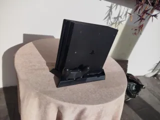 Consola PS4 Pro Nera + Giochi e Accessori