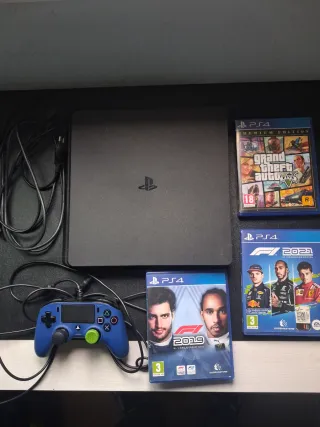 Console PS4 + 3 Giochi