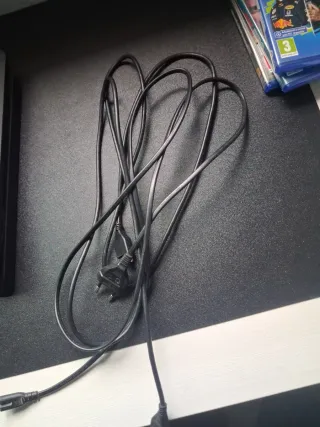 Console PS4 + 3 Giochi