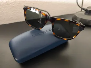 Gafas de sol Lacoste marrones y verdes