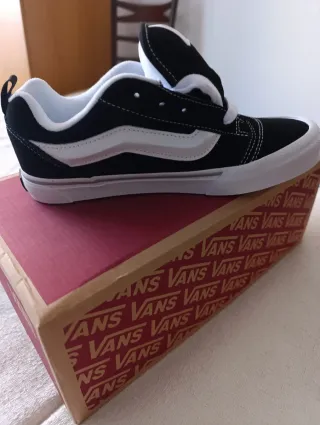 Zapatillas Vans Negras y Blancas Nuevas
