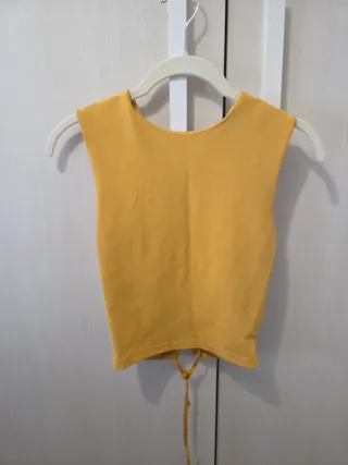 Top amarillo con lazada