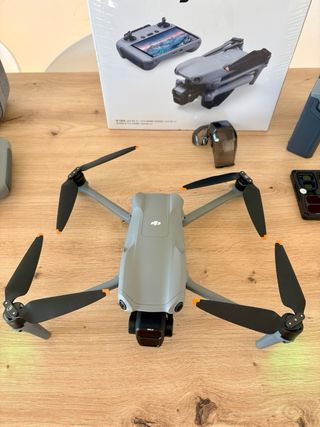 Dron DJI Air 3 con Mando RC2 Fly More Combo