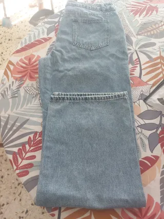 Pantalón vaquero plateado tachuelas