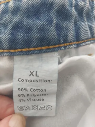 Pantalón vaquero plateado tachuelas