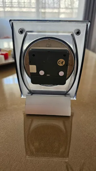 Reloj despertador de mesa