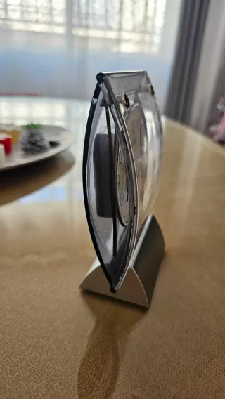 Reloj despertador de mesa