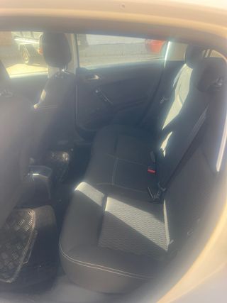 Peugeot 208 208 5P active bluehd 2019