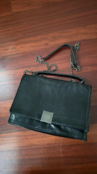 Bolso negro Parfois con cadena