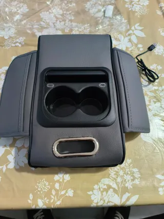 Apoyabrazos con base de carga USB