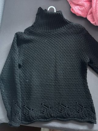 Jersey negro cuello alto