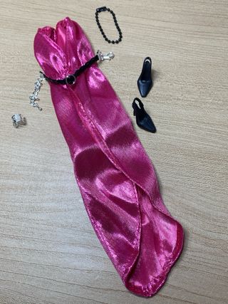 Vestito rosa brillante per bambola Barbie