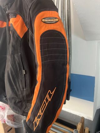 Chaqueta Moto Negra y Naranja