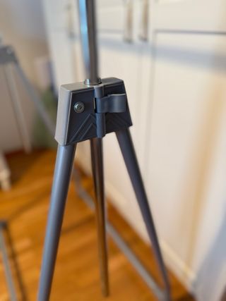 Perchero Metálico con Ruedas