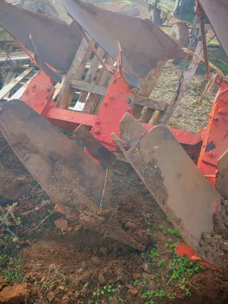 Arado de vertedera 3 cuerpos