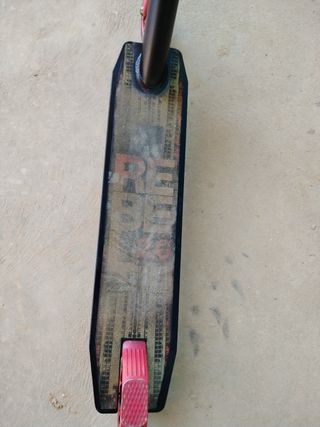 Patín freestyle rojo y negro