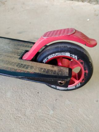 Patín freestyle rojo y negro