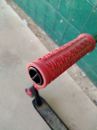 Patín freestyle rojo y negro