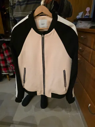 Chaqueta bomber Mango Beige y Negra Talla M