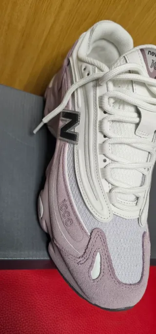 Zapatillas New Balance 1000 lila y blanco
