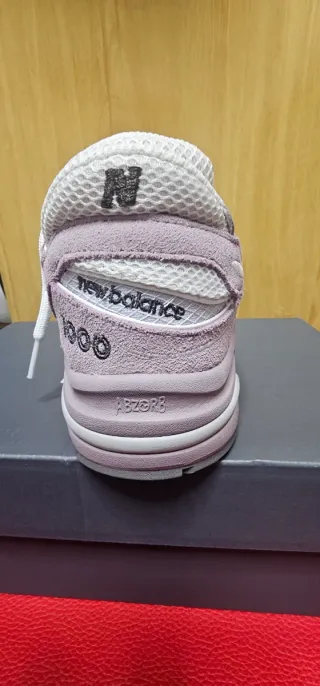 Zapatillas New Balance 1000 lila y blanco