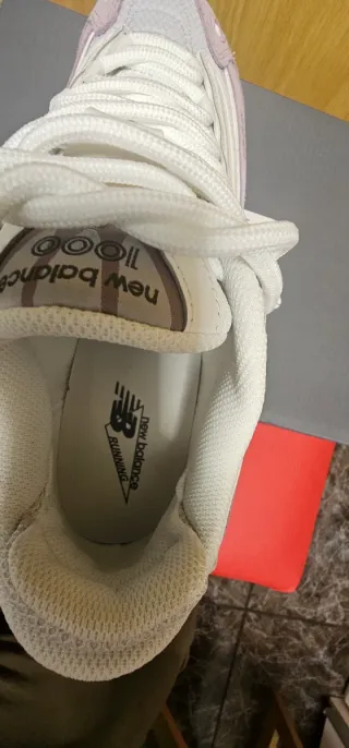 Zapatillas New Balance 1000 lila y blanco