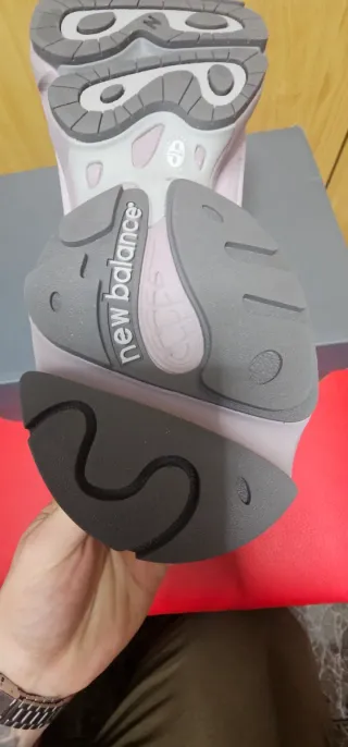 Zapatillas New Balance 1000 lila y blanco