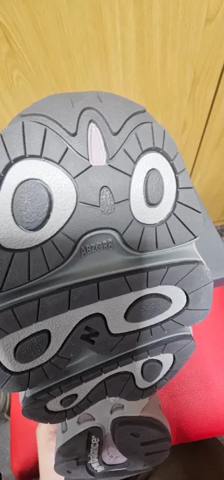 Zapatillas New Balance 1000 lila y blanco