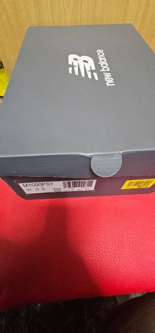 Zapatillas New Balance 1000 lila y blanco