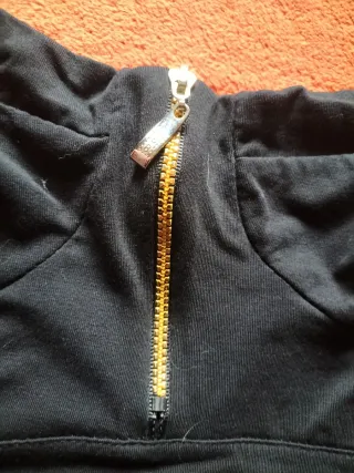 Vestido de noche negro sin tirantes