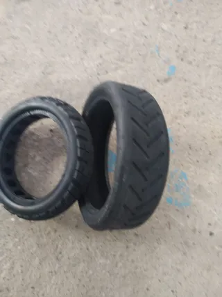 2 Neumáticos Patinete: 1 Macizo, 1 Con Cámara