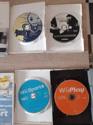 Pacchetto Nintendo Wii con 10 giochi e accessori