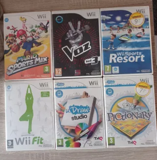 Pacchetto Nintendo Wii con 10 giochi e accessori