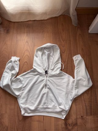 Sudadera blanca corta con cremallera